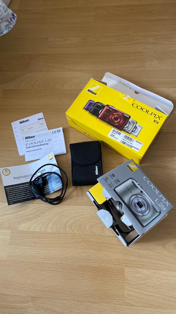 Nikon Coolpix L29 zilverkleurig, Audio, Tv en Foto, Fotocamera's Digitaal, Compact, Ophalen of Verzenden, Zo goed als nieuw, 4 t/m 7 keer