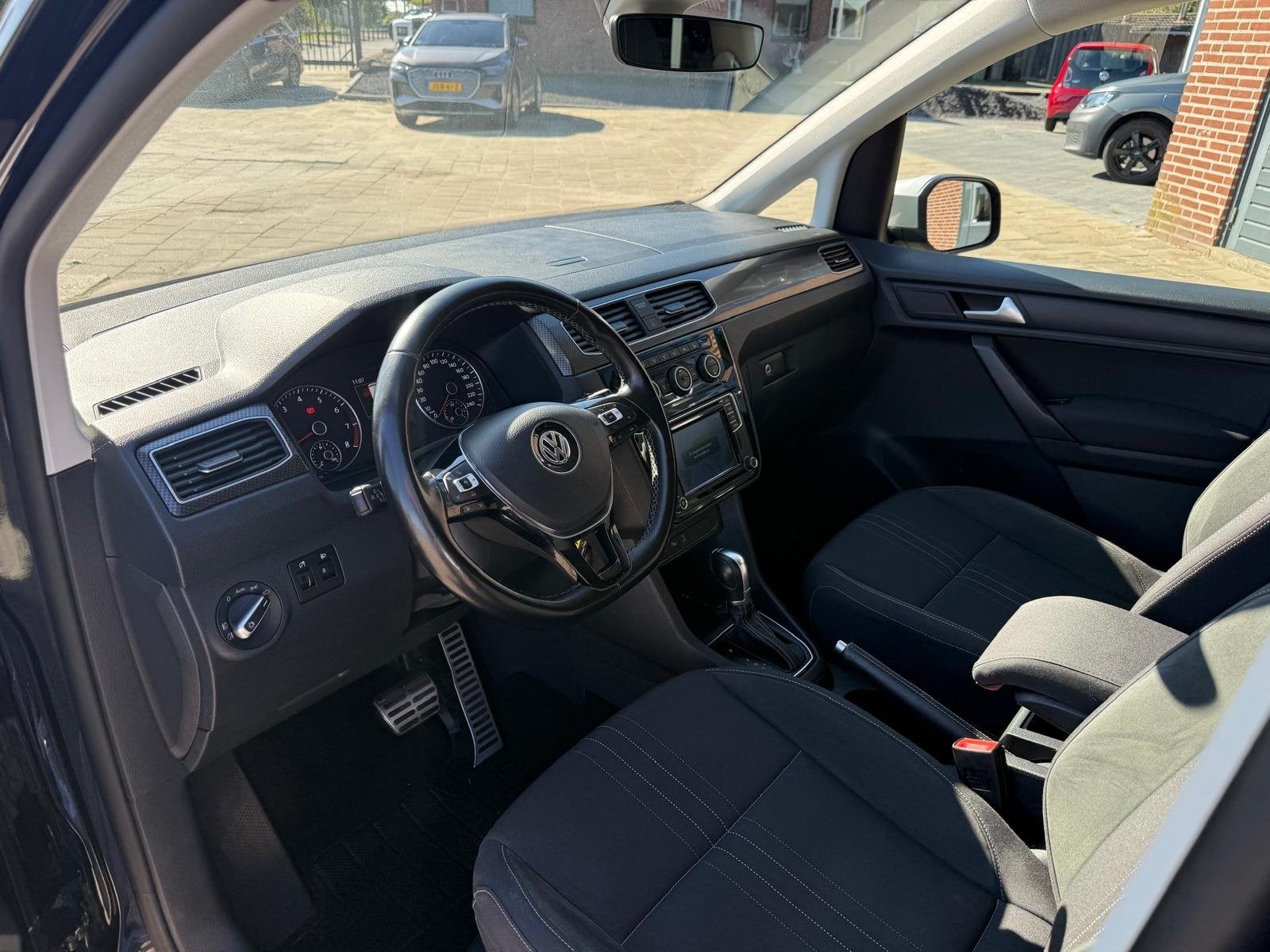 Volkswagen Caddy 1.4 TSI 131PK Alltrack DSG Automaat UNIEK |, Dealer onderhouden, Gebruikt, 4 cilinders, Zwart