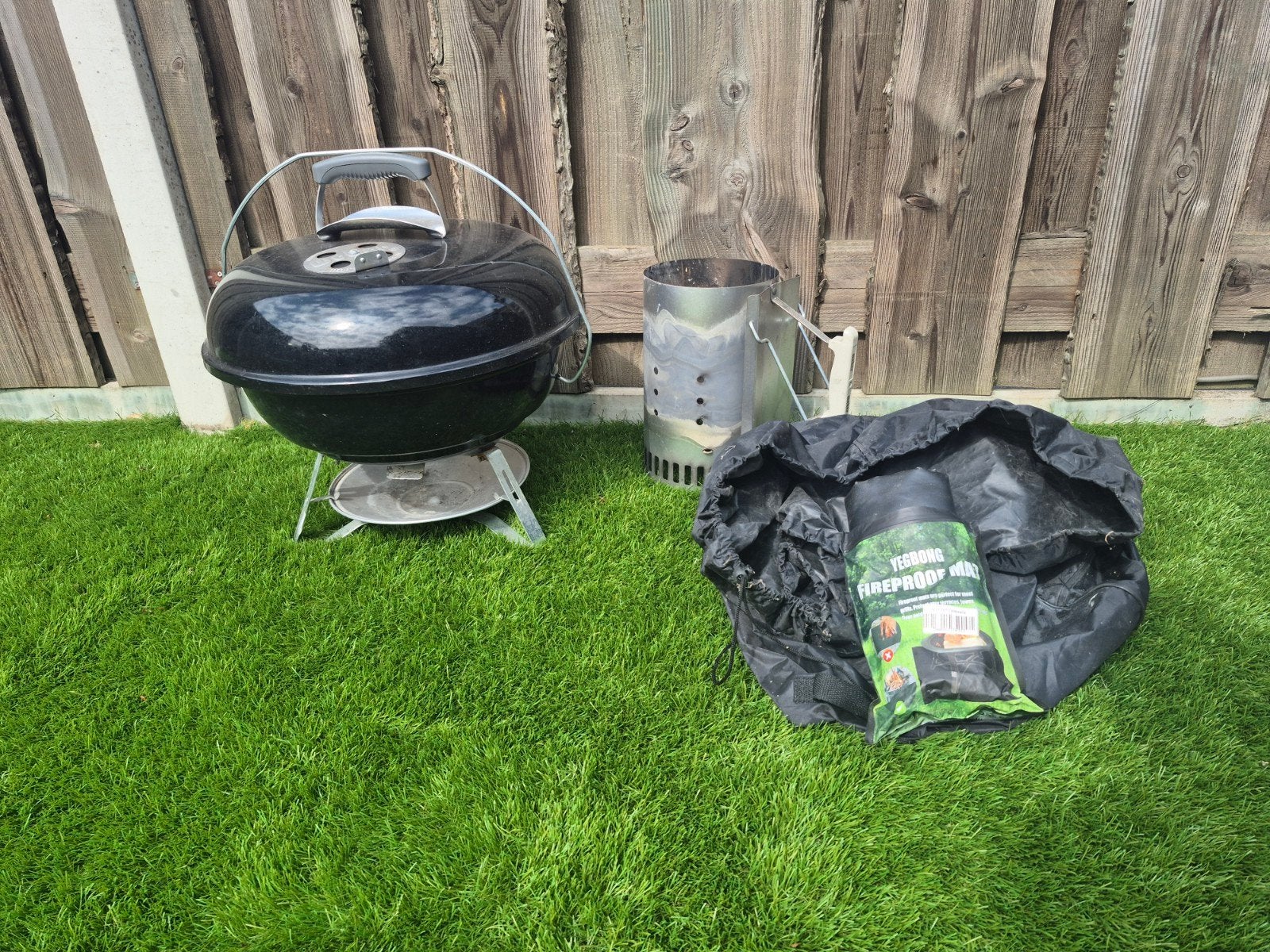 Weber Kettle Barbecue 47cm met starter, hoes en grondzeil, Ophalen, Gebruikt, Weber
