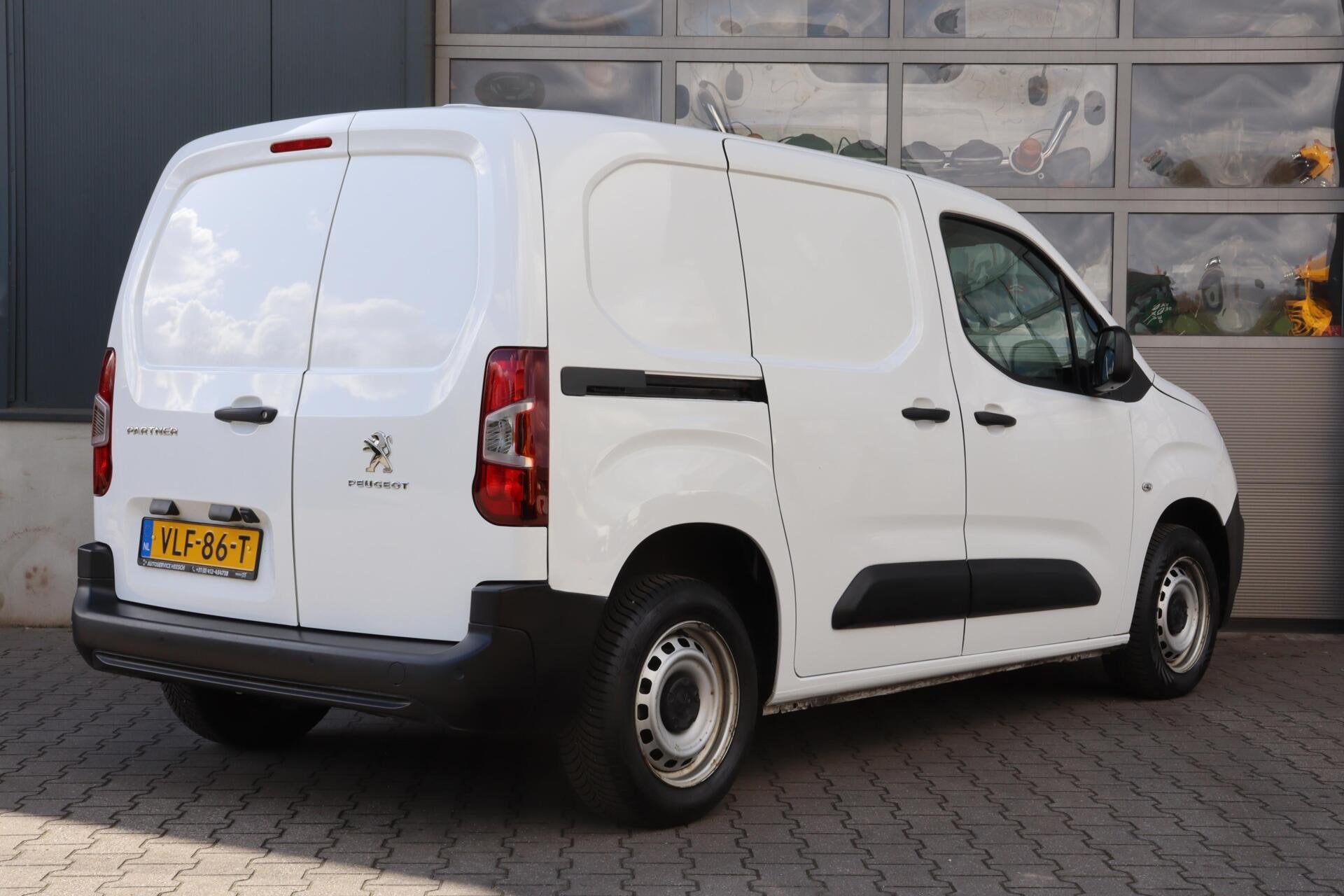 Peugeot Partner 1.5 BlueHDI PRO l NAVI l CAMERA l PDC l DEAL, Auto's, Voorwielaandrijving, Dealer onderhouden, Stof, Gebruikt