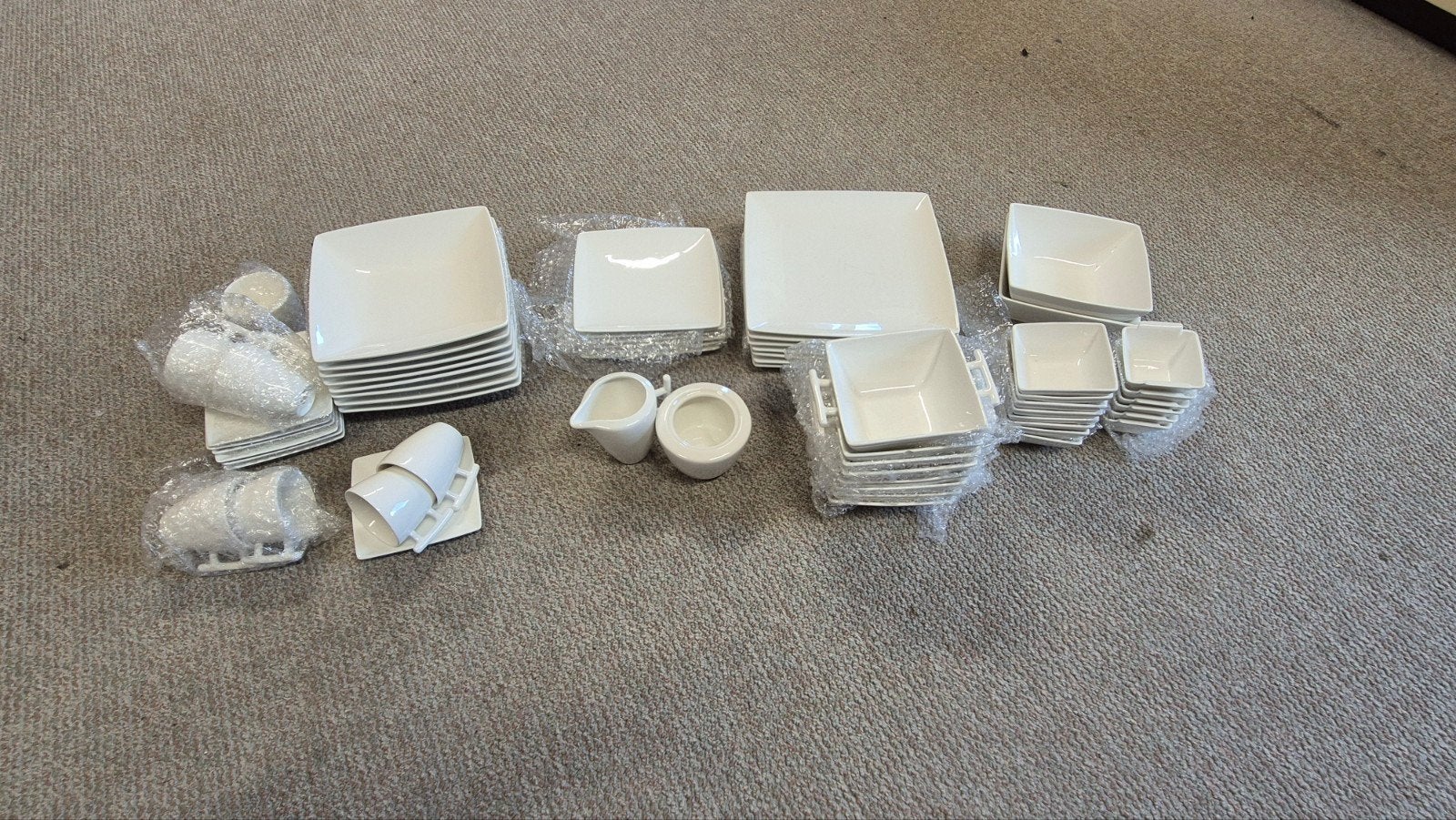 Compleet servies wit vierkant, Ophalen, Zo goed als nieuw, Modern, Porselein