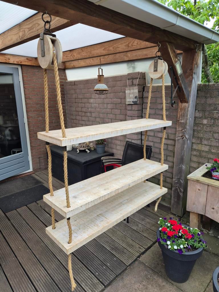 Houten hangrek met touw en katrollen, Ophalen, Gebruikt