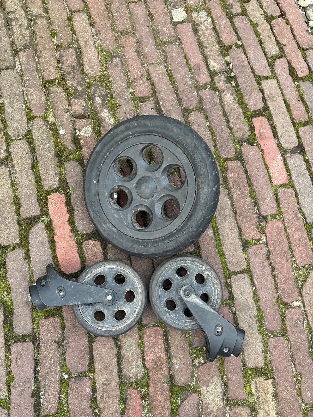 Joolz Day kinderwagen banden en zwenkwielen, Gebruikt, Luchtbanden, Ophalen of Verzenden, Kinderwagen