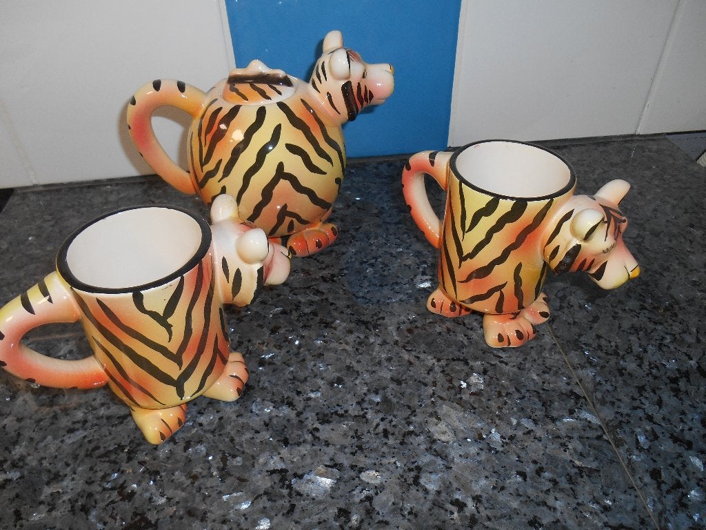 Theepot met 2 bekers, Gebruikt, Overige typen, Ophalen of Verzenden, Overige stijlen