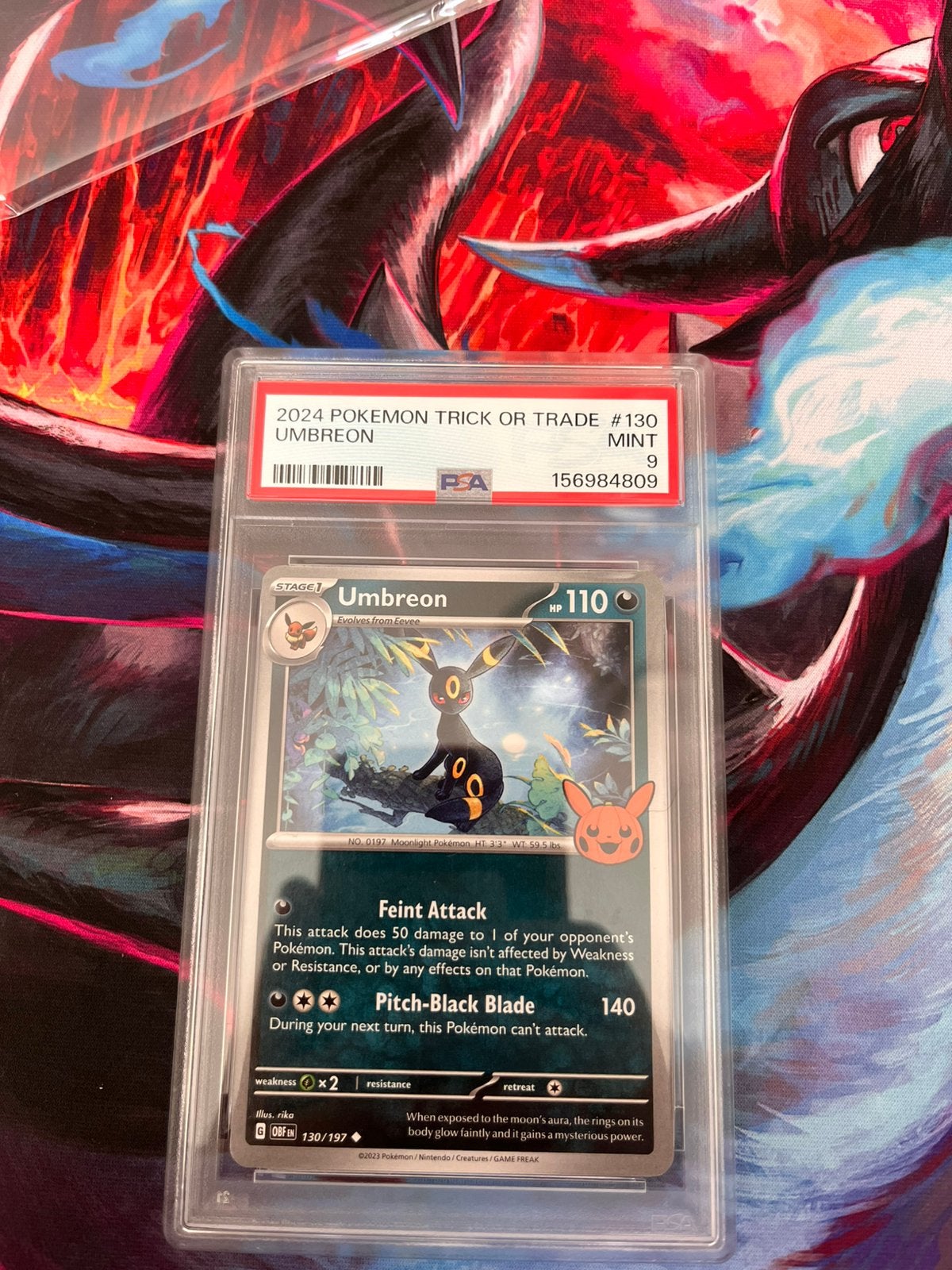 PSA 9 Umbreon 130/197 – 2024 Pokémon Trick or Trade, Ophalen of Verzenden, Zo goed als nieuw