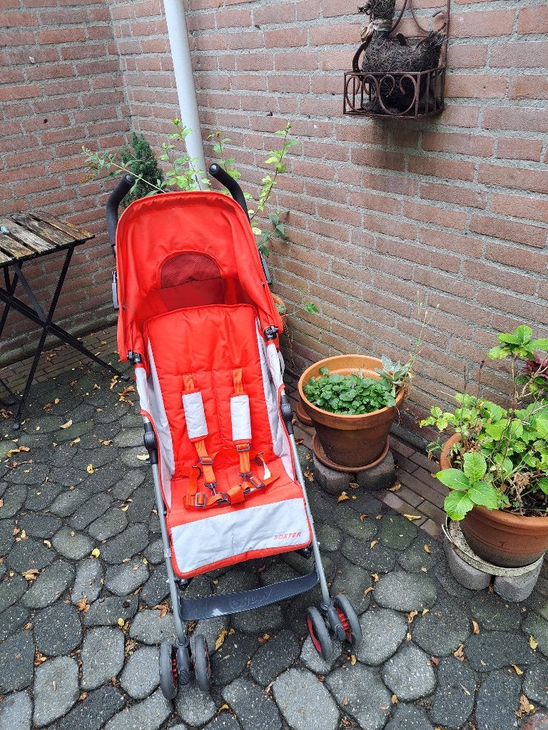 Handige en compacte oranje buggy, Kinderen en Baby's, Buggy's, Ophalen, Gebruikt, Overige merken, Verstelbare rugleuning