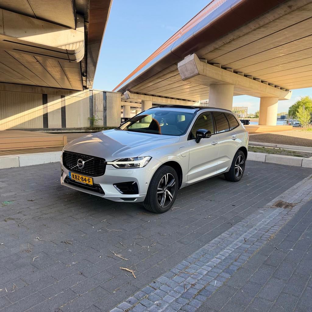 Volvo XC60 T8 Twin Engine 405pk R design full option!, Auto's, Volvo, Automaat, 2069 kg, 1969 cc, Plug-in hybride