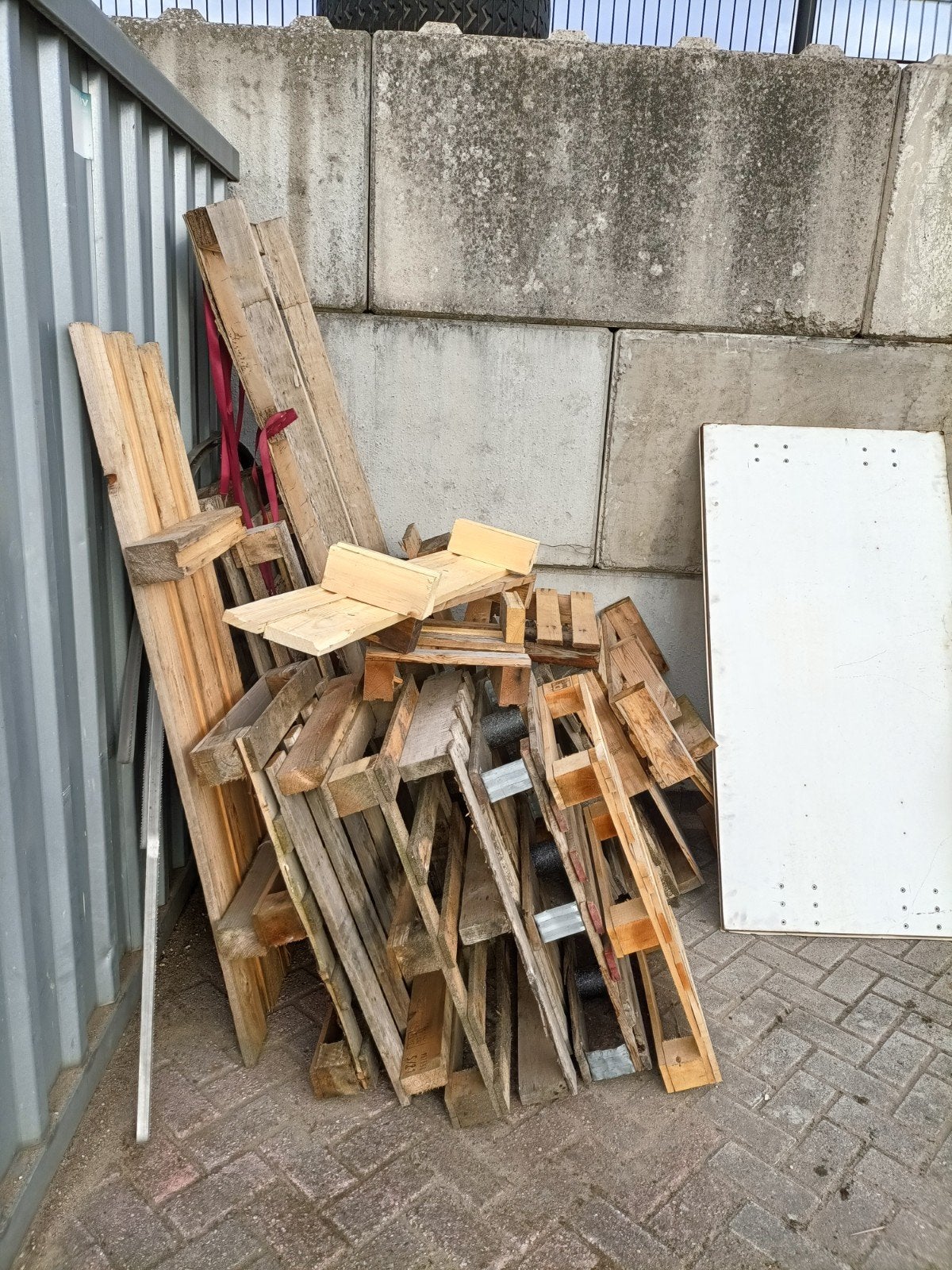 Gratis pallets brandhout in Echt, Ophalen
