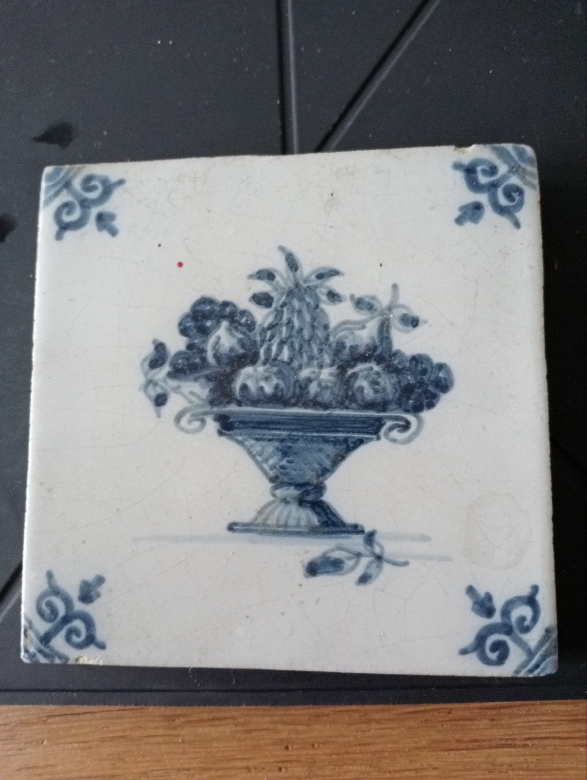 Antieke Delfts Blauwe Tegel met Fruitschaal Motief, Ophalen of Verzenden