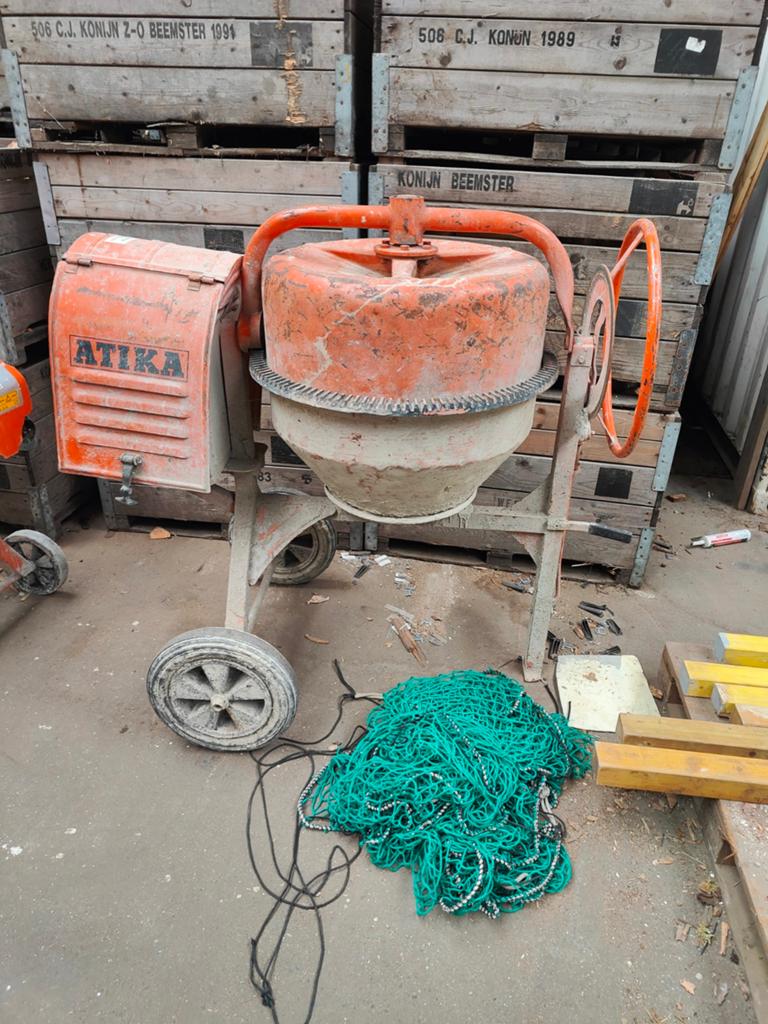 2 gebruikte betonmolens - ook per stuk te koop, Doe-het-zelf en Verbouw, Betonmolens, Ophalen, Gebruikt
