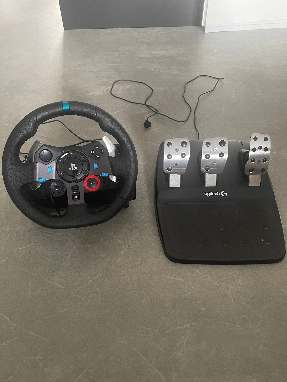 Logitech G29 racestuur met pedalen voor PS5/PS4/PC, Spelcomputers en Games, Ophalen, Zo goed als nieuw, Stuur of Pedalen, PlayStation 4