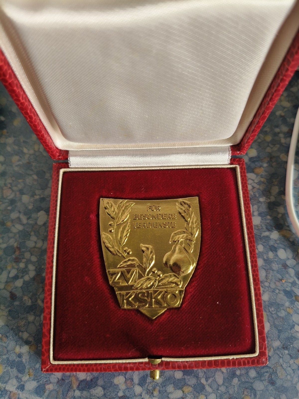KSKO Medaille "Voor Bijzondere Verdiensten" in Doosje, Ophalen of Verzenden, Overige materialen, Buitenland