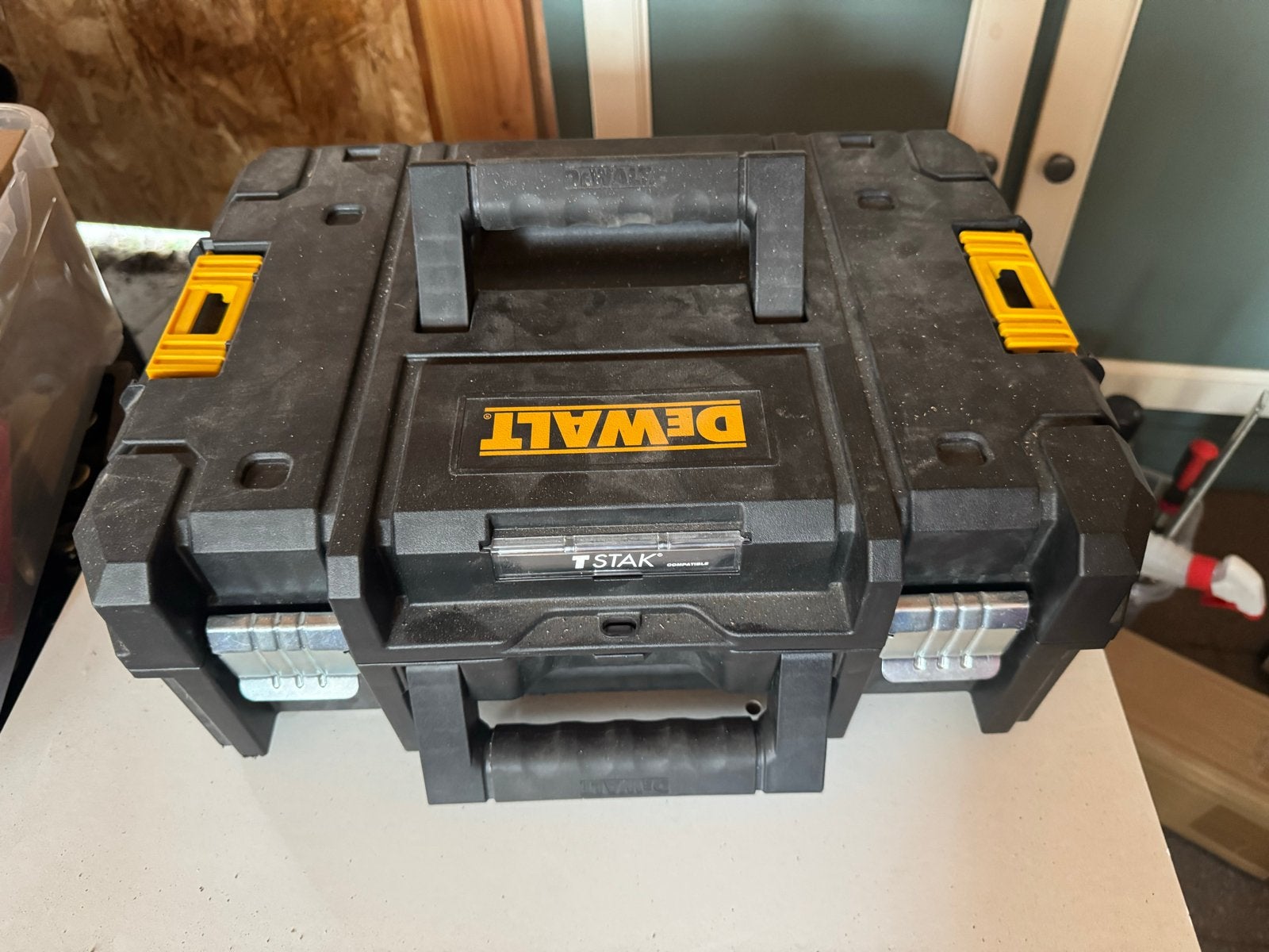 Lege DeWalt koffer voor decoupeerzaag