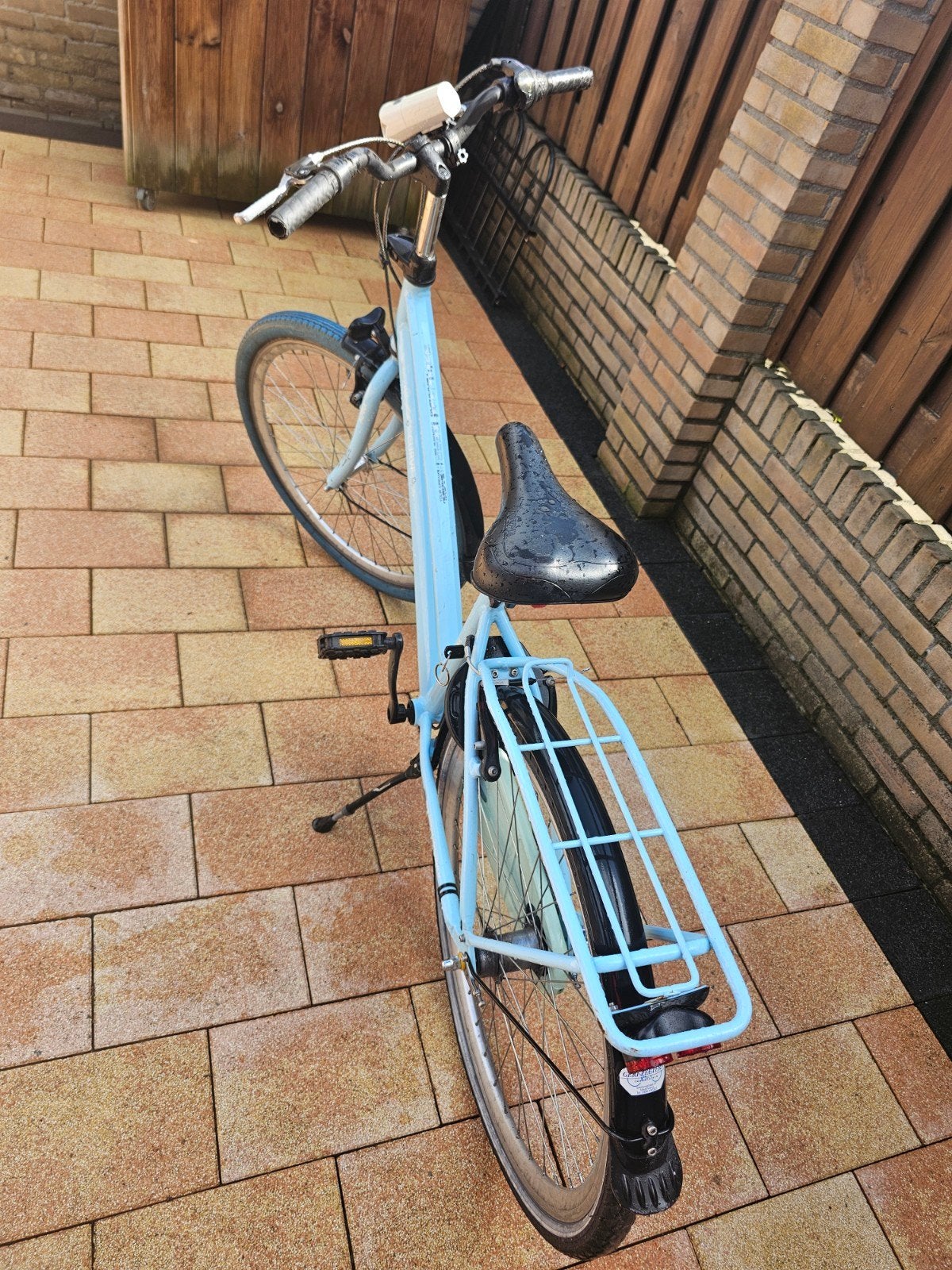Lichtblauwe fiets met bagagedrager en blauwe banden, Gebruikt, Velgrem, Minder dan 47 cm, Ophalen