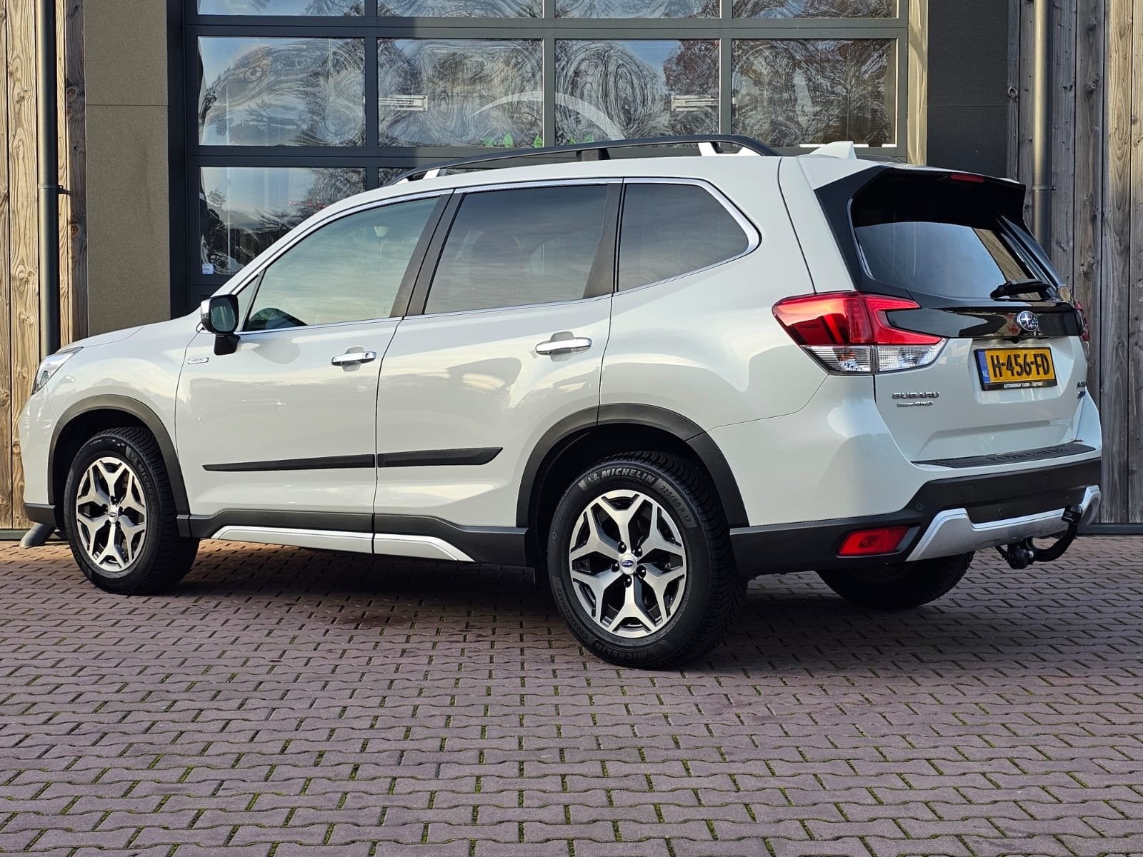 Subaru Forester 2.0i e-BOXER Luxury | Automaat | Trekhaak |, 4 cilinders, Wit, Origineel Nederlands, Bedrijf