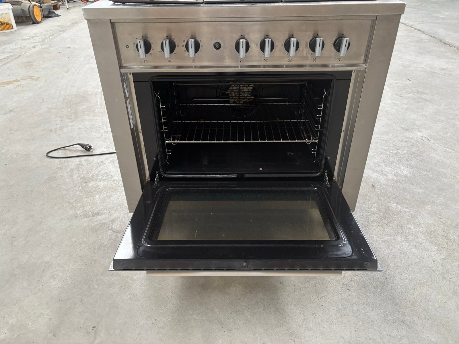 Indesit Vrijstaand Gasfornuis met Oven - RVS, Witgoed en Apparatuur, Ophalen, Gebruikt, Hete lucht, 60 cm of meer