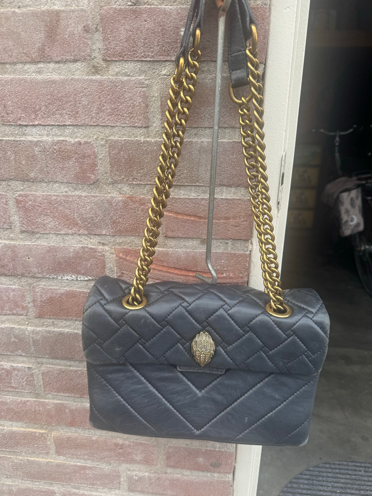 Kurt Geiger London Kensington tas zwart met gouden ketting, Verzenden, Gebruikt, Zwart, Schoudertasje