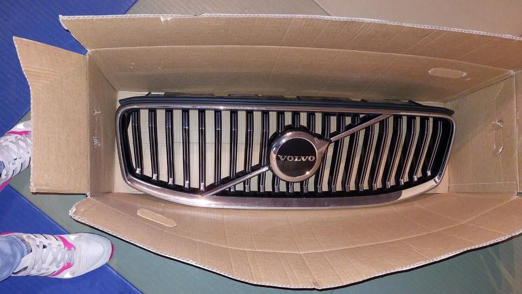 Volvo XC60 Inscription Grill 2018+, Auto-onderdelen, Carrosserie en Plaatwerk, Gebruikt, Voor, Ophalen of Verzenden, Volvo