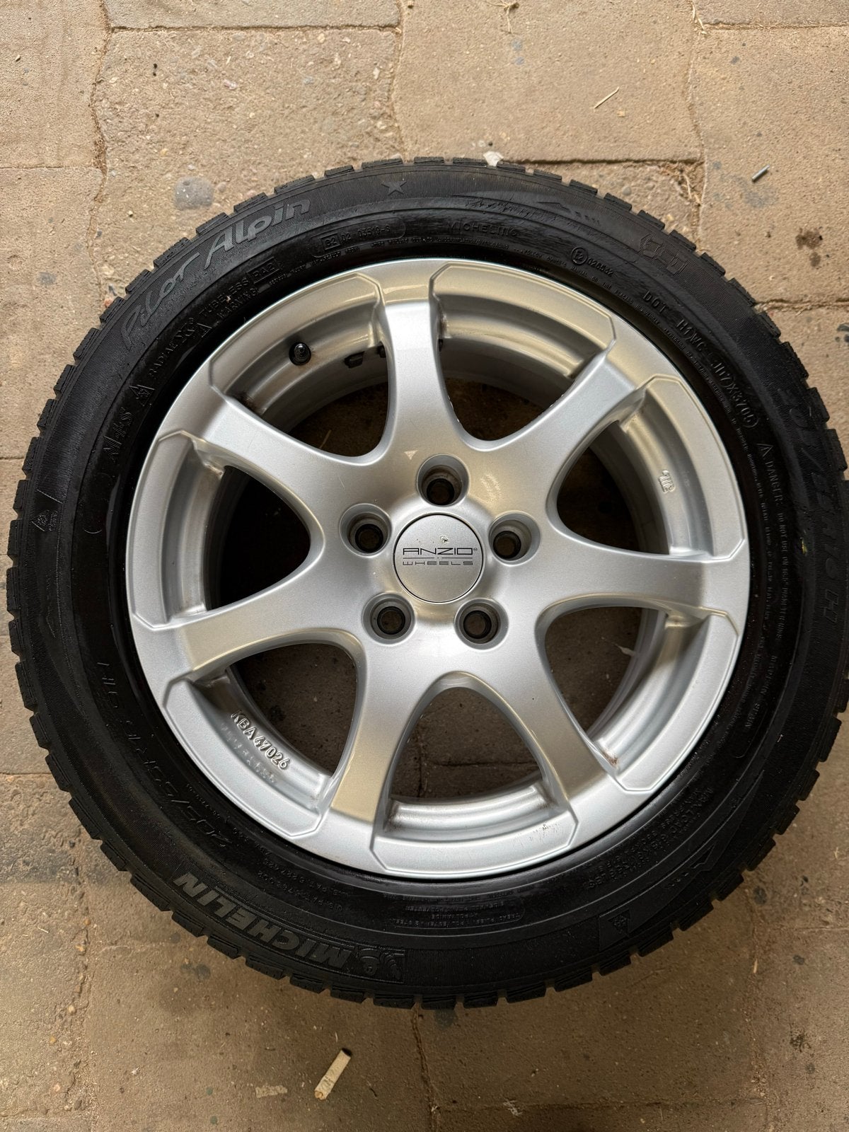 Michelin Pilot Alpin 5 winterbanden op Anzio velgen 5x112, Gebruikt, 16 inch, Banden en Velgen, Personenwagen