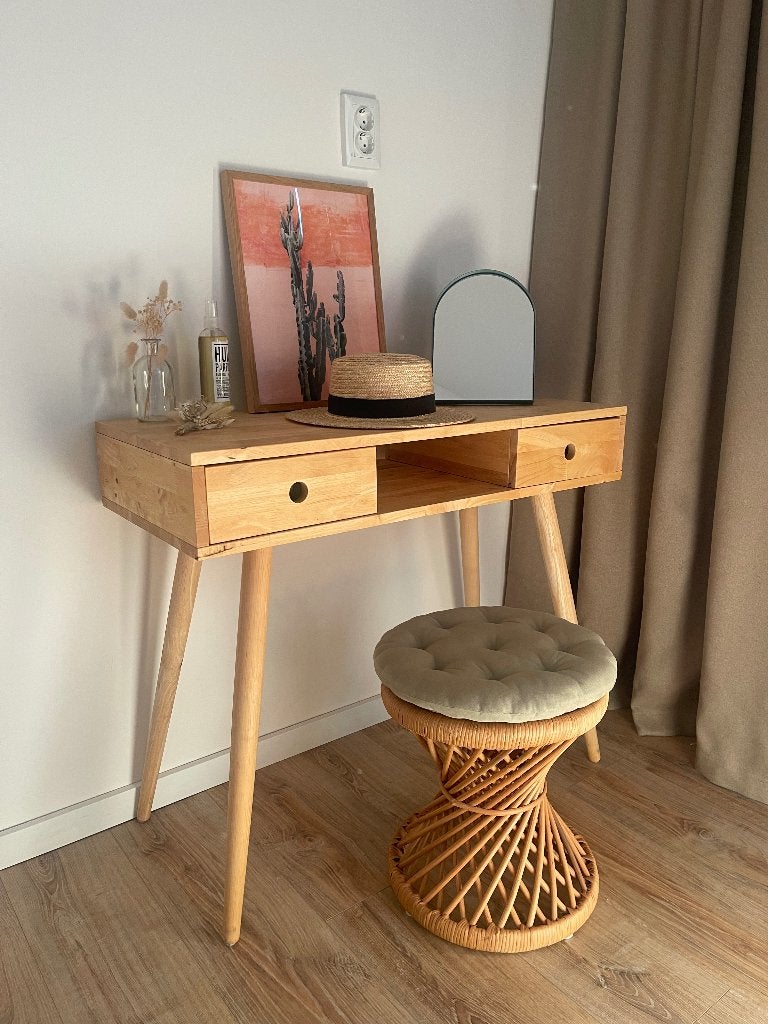 Stijlvolle Make-up Tafel met Rotan Stoel, Huis en Inrichting, Bureaus, Ophalen, Scandinavisch, Zo goed als nieuw, Hout
