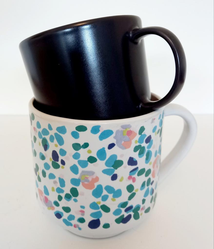 2x mok/beker/kop bloemmotief Ikea, Huis en Inrichting, Keuken | Servies, Ophalen of Verzenden, Keramiek, Overige stijlen, Kop(pen) en/of Schotel(s)