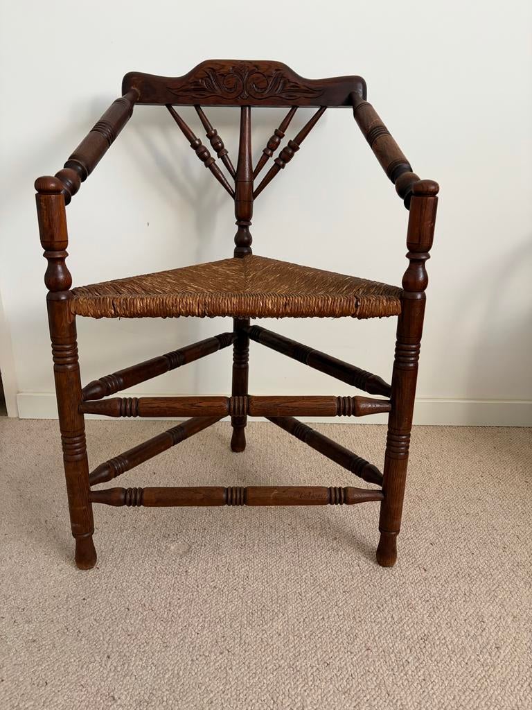 Antieke hoekstoel met rieten zitting, Antiek en Kunst, Antiek | Meubels | Stoelen en Banken, Ophalen