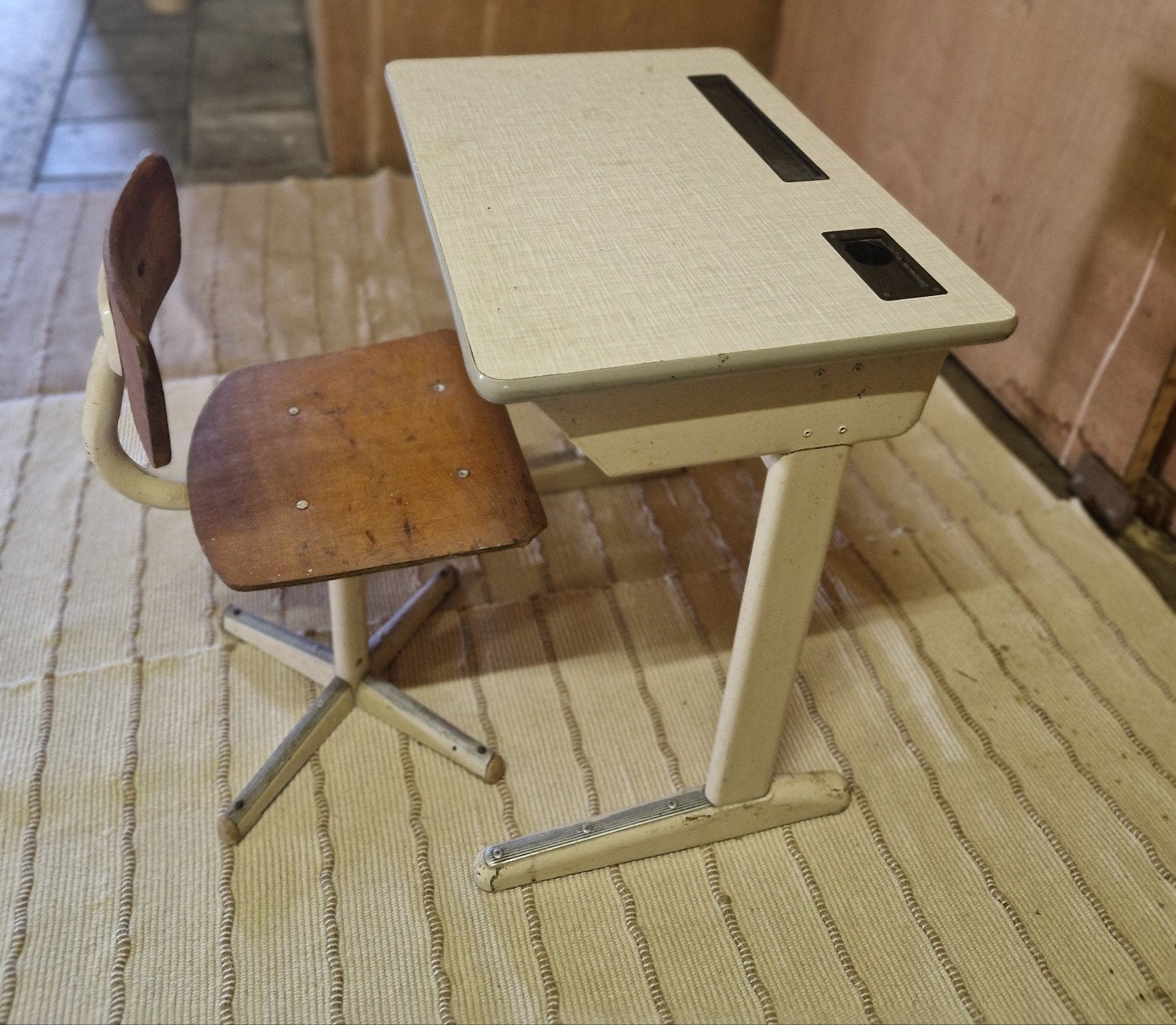Vintage kinderbureau met stoel - Jaren '60 schoolmeubel, Antiek en Kunst, Ophalen of Verzenden