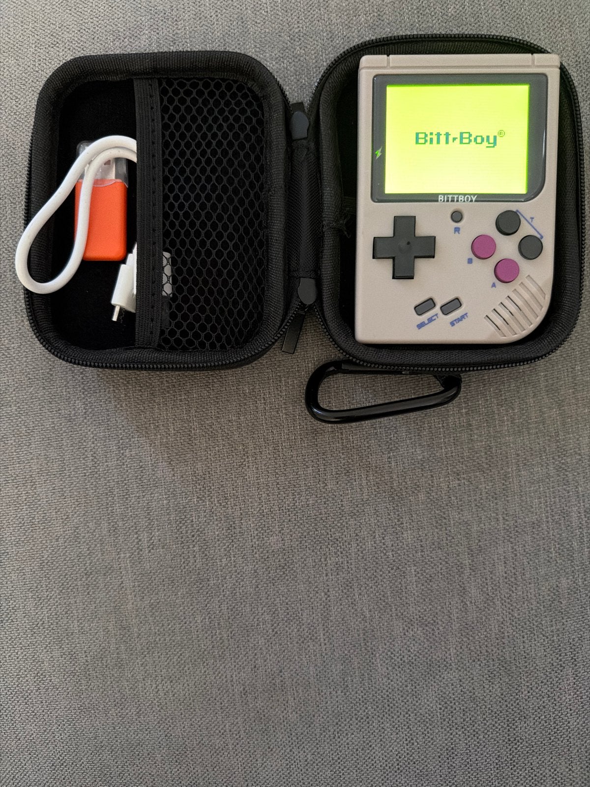 BittBoy Retro Gaming Handheld Console met hoesje, Spelcomputers en Games, Ophalen of Verzenden, Overige merken, Zo goed als nieuw