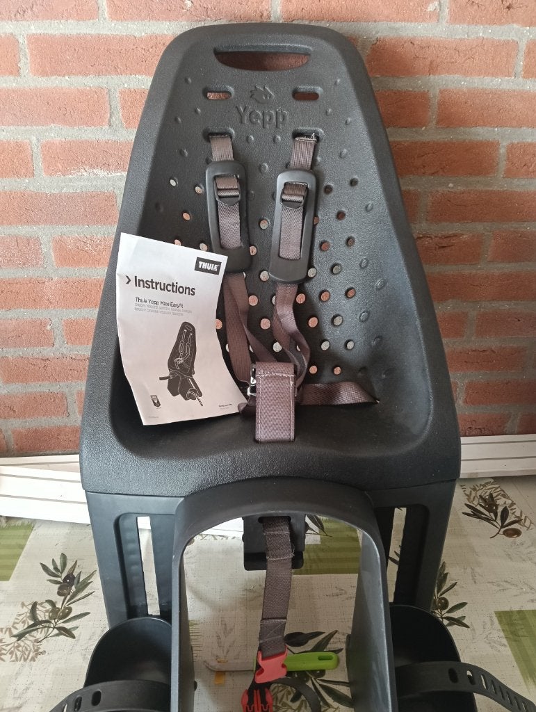 Thule Yepp Maxi Easy Fit, Fietsen en Brommers, Fietsaccessoires | Fietsstoeltjes, Gebruikt, Achterzitje, 9 t/m 18 kg, Voetsteuntjes