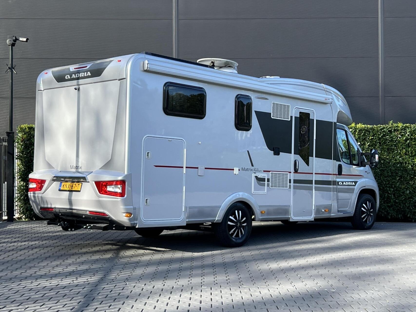 Adria MATRIX M 670SL PLATINUM, 5 PERSOONS, LUCHTVERING EURO, Caravans en Kamperen, Dakluik, 7 tot 8 meter, Bedrijf, Adria