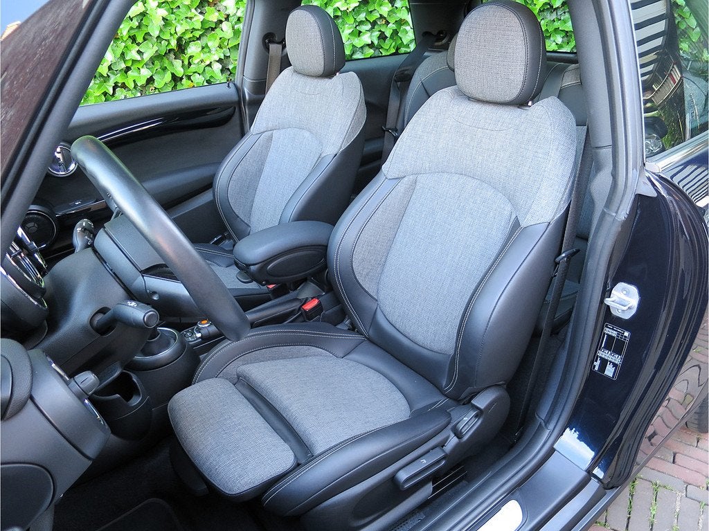 MINI Cooper 1.5 Cooper Chili F56 LCI aut NL-auto, Pano, A.ca, 12 maanden, 136 pk, Gebruikt, 4 stoelen