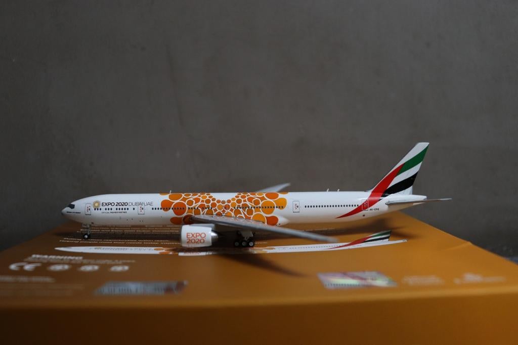 Gemini Jets Boeing 777-300 Emirates "Expo 2020 Orange" 1/400, Verzamelen, Luchtvaart en Vliegtuigspotten, Ophalen of Verzenden