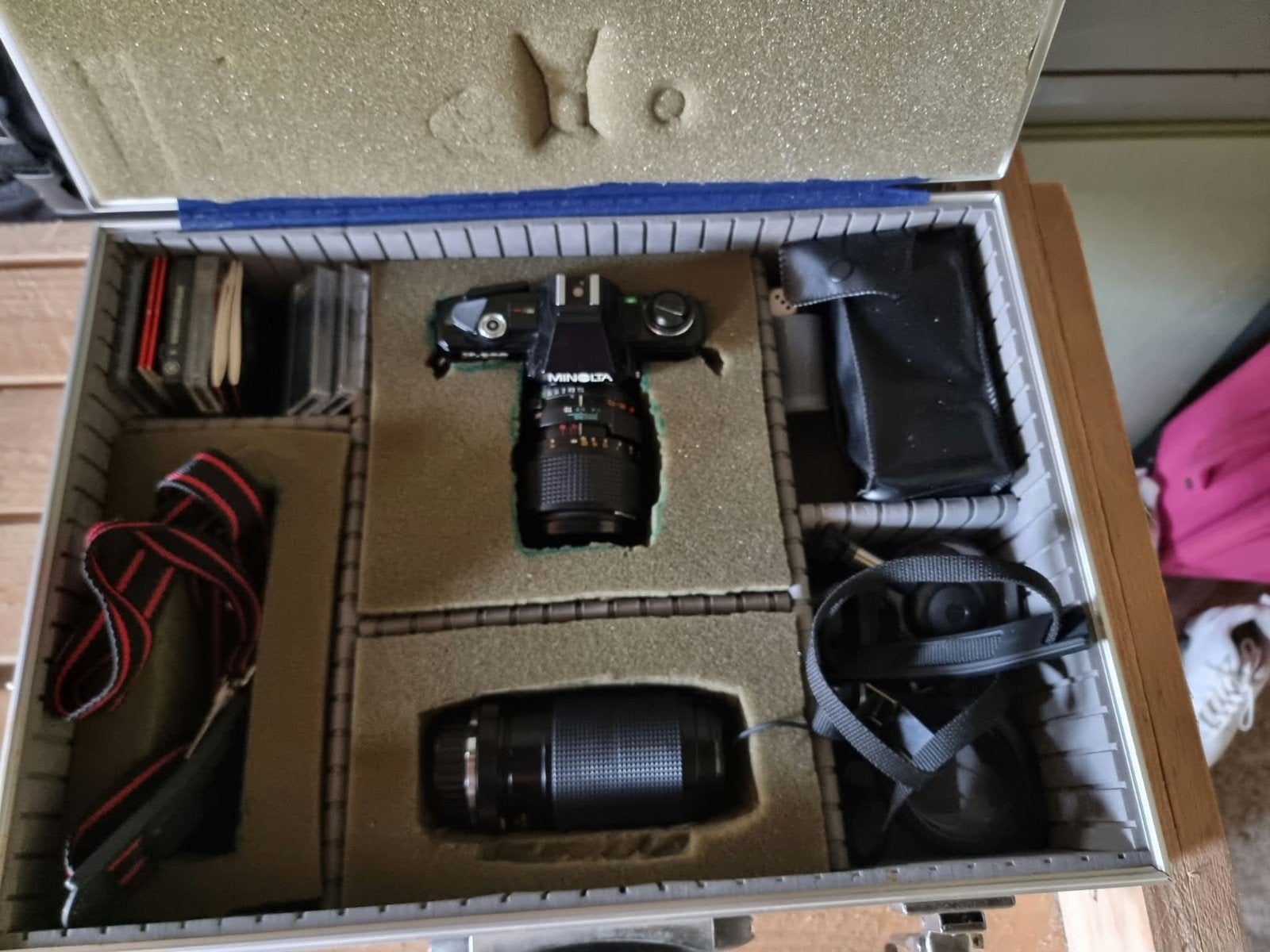 Minolta X-300 Spiegelreflexcamera met 2 lenzen en koffer, Audio, Tv en Foto, Fotocamera's Analoog, Ophalen