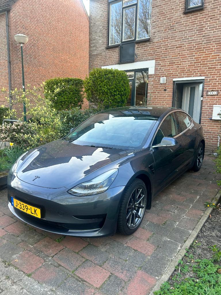 Tesla Model 3 Standard Range Plus 2020 | APK 2028 |, Auto's, Tesla, Automaat, Achterwielaandrijving, Zwart, Origineel Nederlands