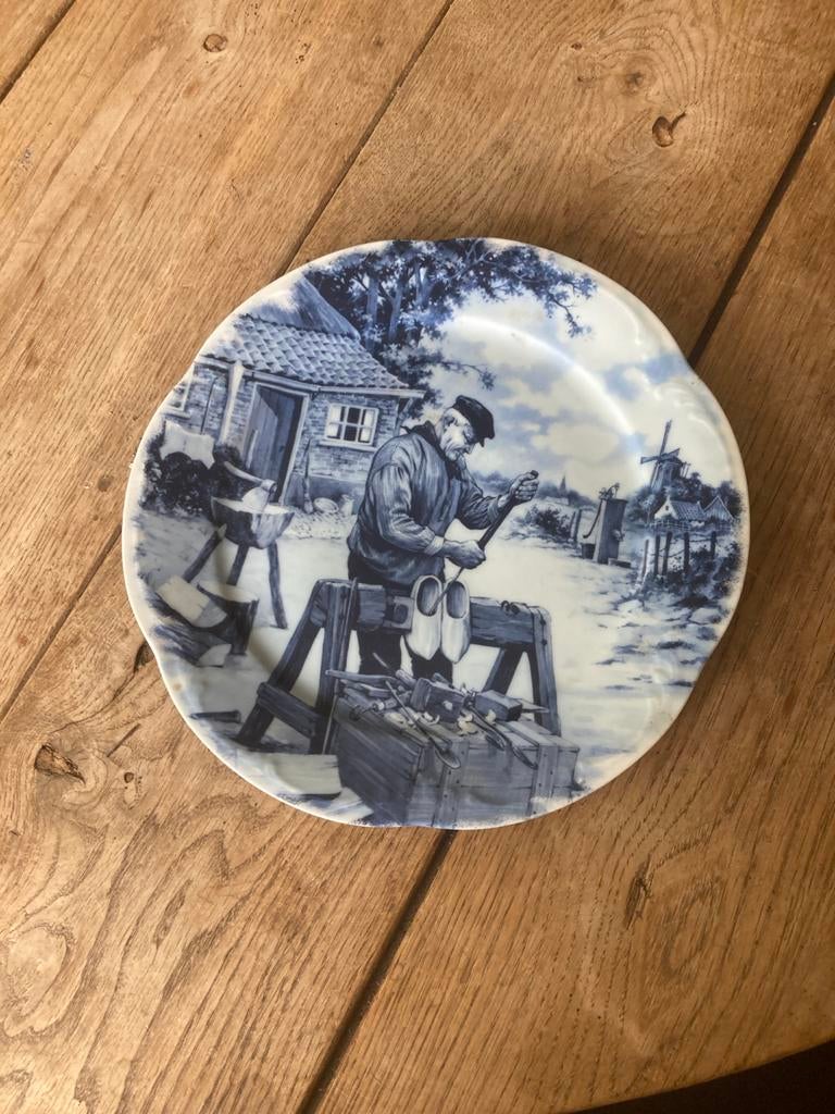 Delfts Blauw wandbord klompenmaker Holland handgedecoreerd, Ophalen of Verzenden