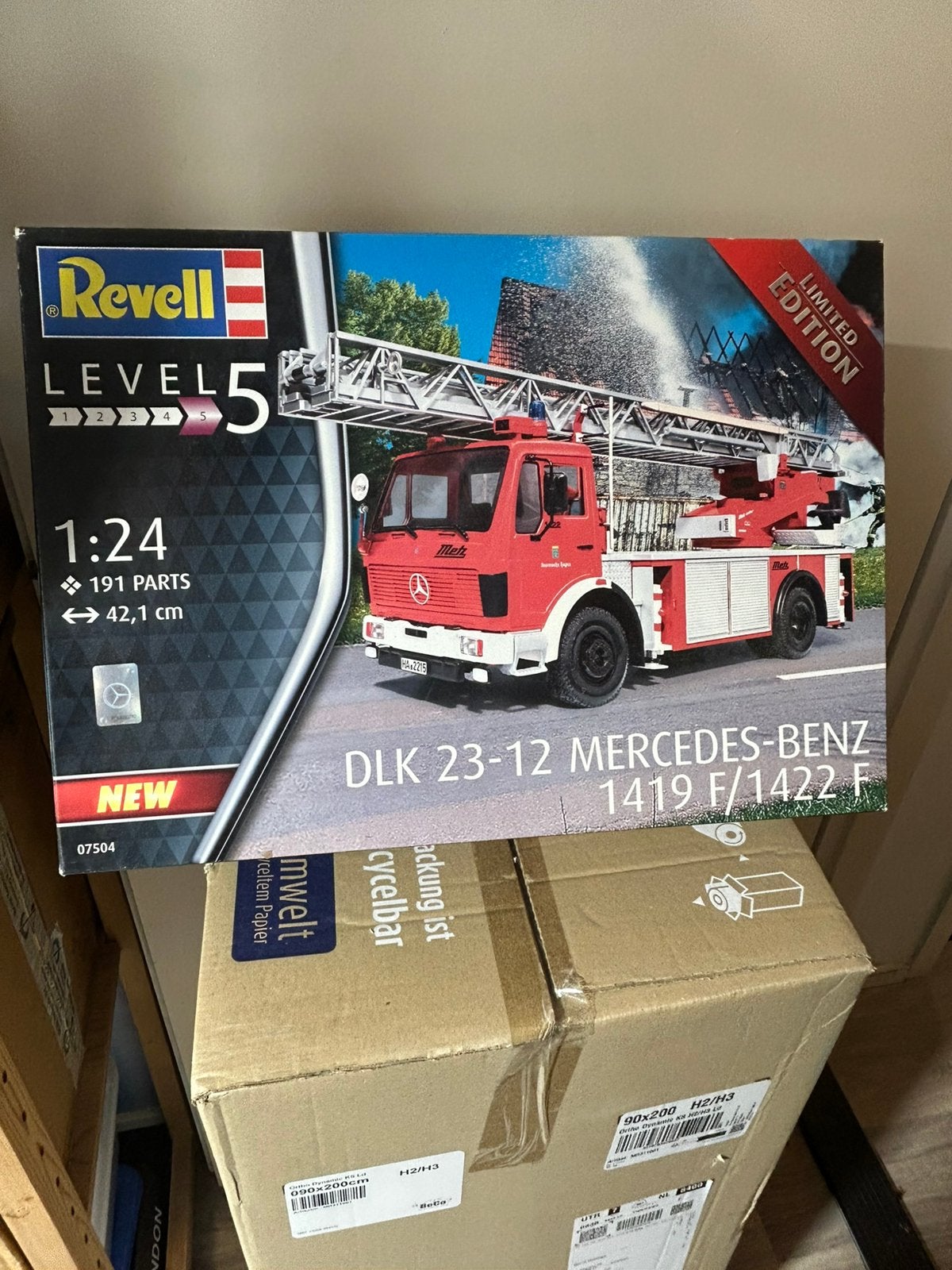 Revell 07504 Mercedes benz 1419f/1422f dlk 2312 ladderwagen, Revell, Groter dan 1:32, Ophalen of Verzenden, Zo goed als nieuw
