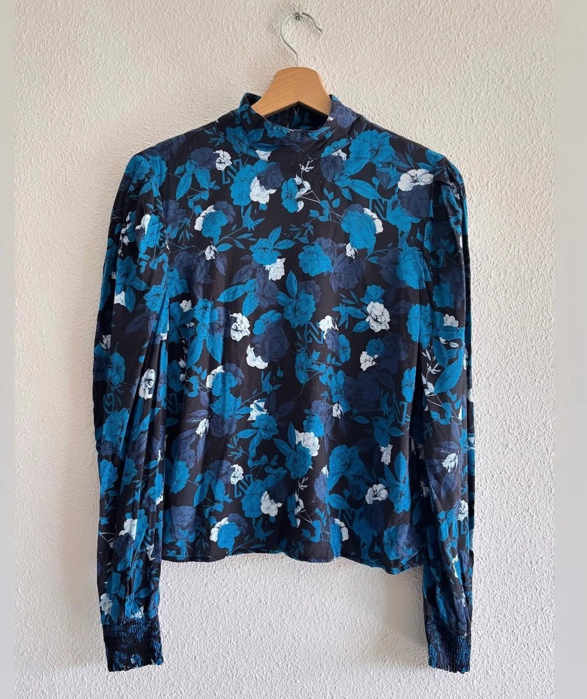 Nikkie blauwe bloementop maat s, Ophalen of Verzenden, Zo goed als nieuw, Maat 38/40 (M), Blauw