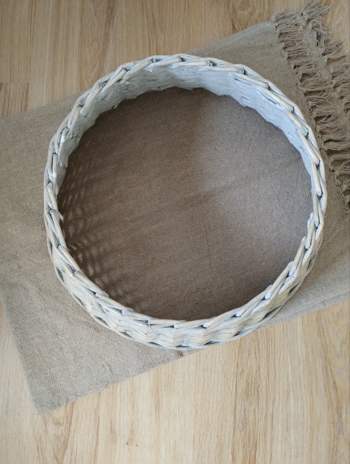 witte rieten kerstboom mand, Ophalen