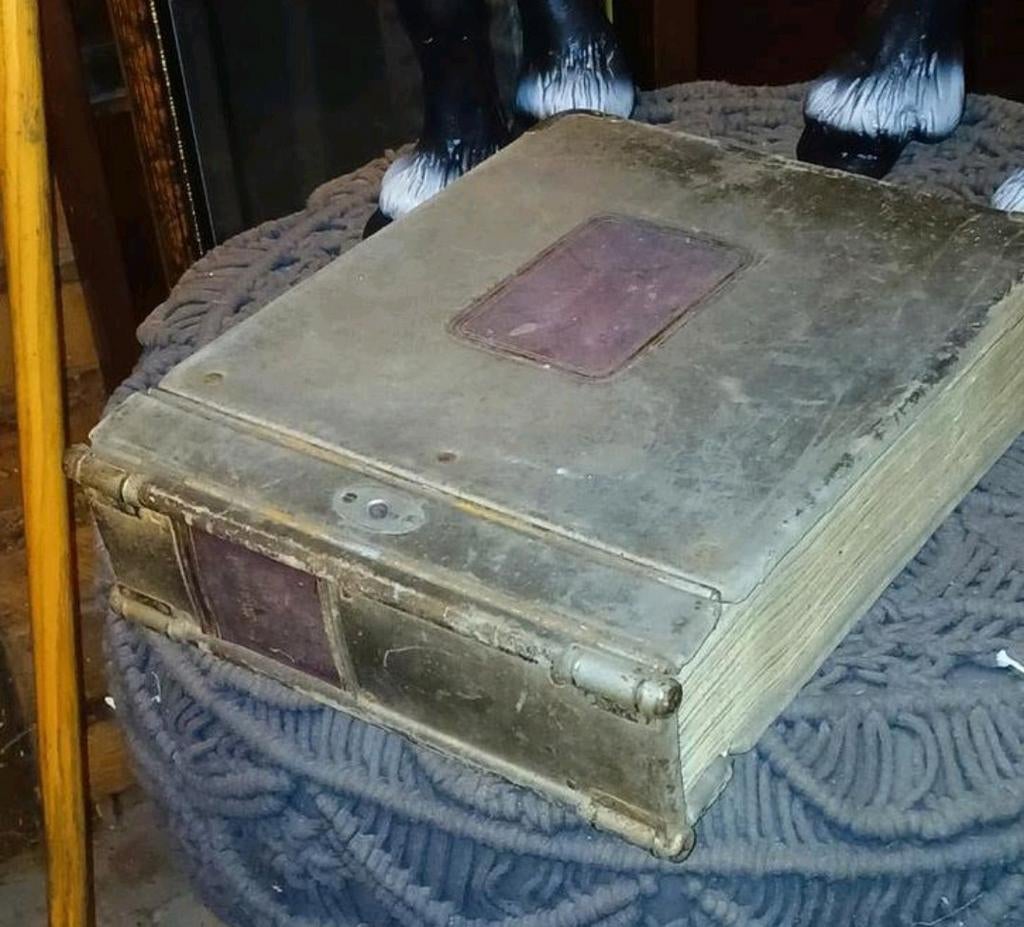 Oud antiek lederen Kleinhandel Boek, Antiek en Kunst, Ophalen of Verzenden, Onbekend