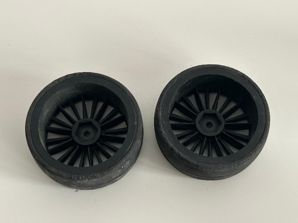 2x banden onroad 1/10 rc auto, Hobby en Vrije tijd, Modelbouw | Radiografisch | Auto's, Ophalen of Verzenden, Gebruikt, Onderdeel