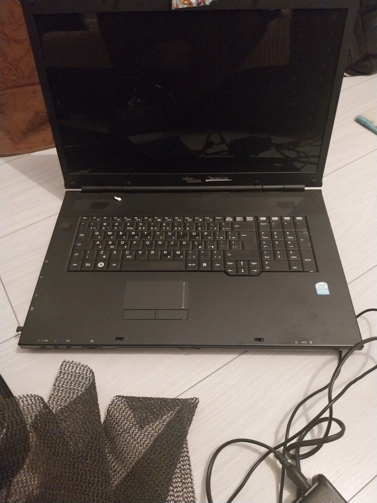 Fujitsu Siemens Amilo Laptop met lader en tas, Intel Core 2 Duo T5250, Gebruikt, HDD, Minder dan 4 GB