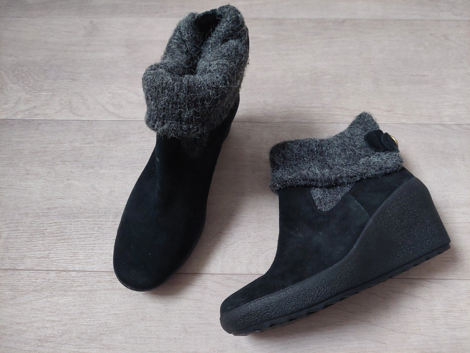 Clarks zwarte enkellaarzen met wollen rand Maat 37 laarsjes, Zwart, Lage of Enkellaarzen, Ophalen of Verzenden, Zo goed als nieuw