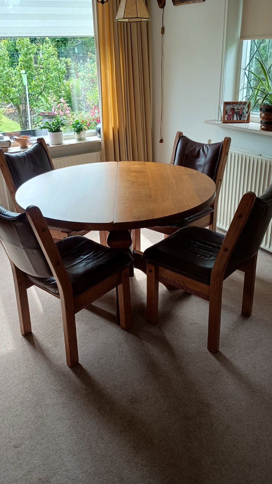 Massief eiken ronde tafel met verlengstuk en 4 stoelen, Ophalen, Gebruikt, 4 tot 6 stoelen