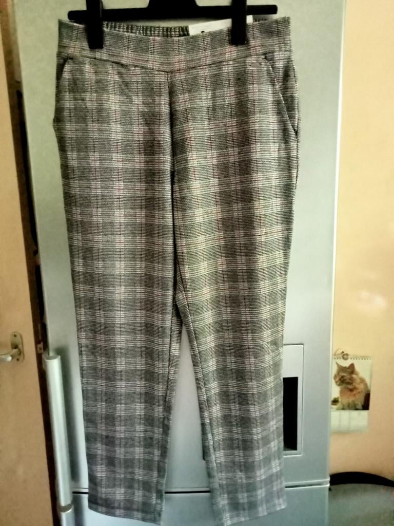 Nieuwe comfortabele lange rekbare broek met mooie print, M, Kleding | Dames, Broeken en Pantalons, Ophalen of Verzenden, Nieuw