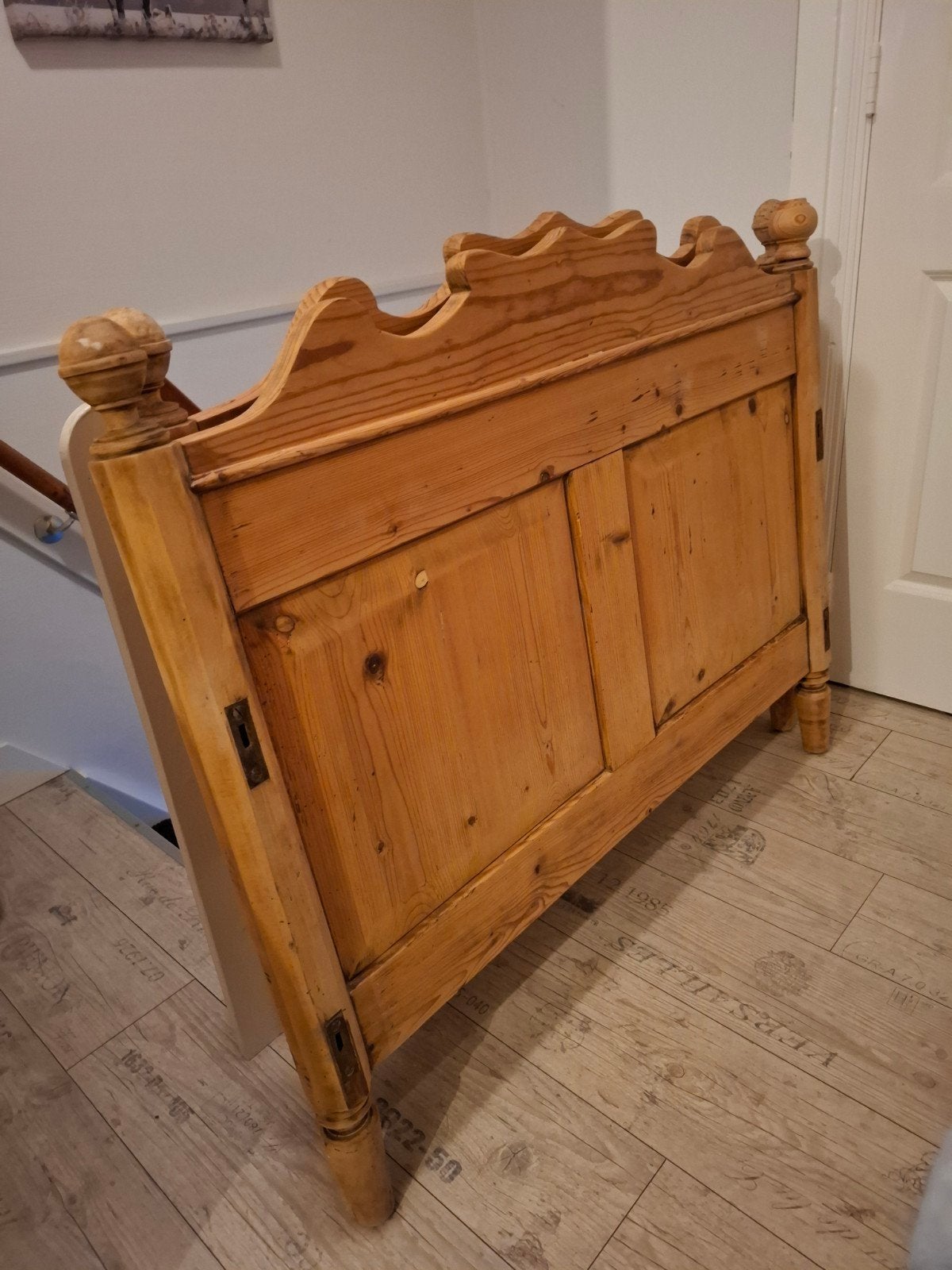 Antiek grenen twijfelaar bed (houtworm behandeld), Ophalen of Verzenden