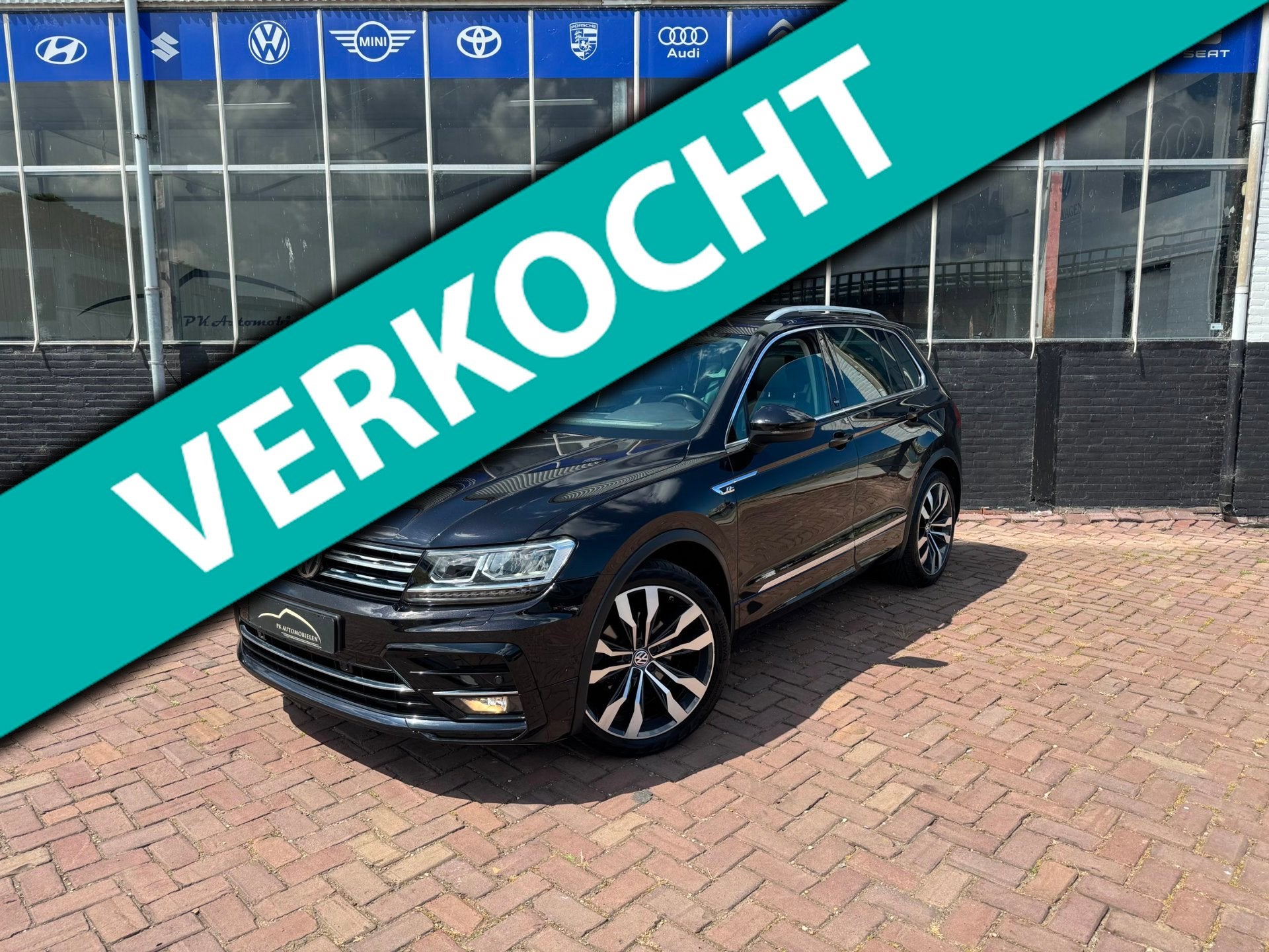 Volkswagen Tiguan 1.4 TSI SOUND Business R-Line *PANO + TREK, Auto's, Volkswagen, Voorwielaandrijving, 4 cilinders, 150 pk, Zwart