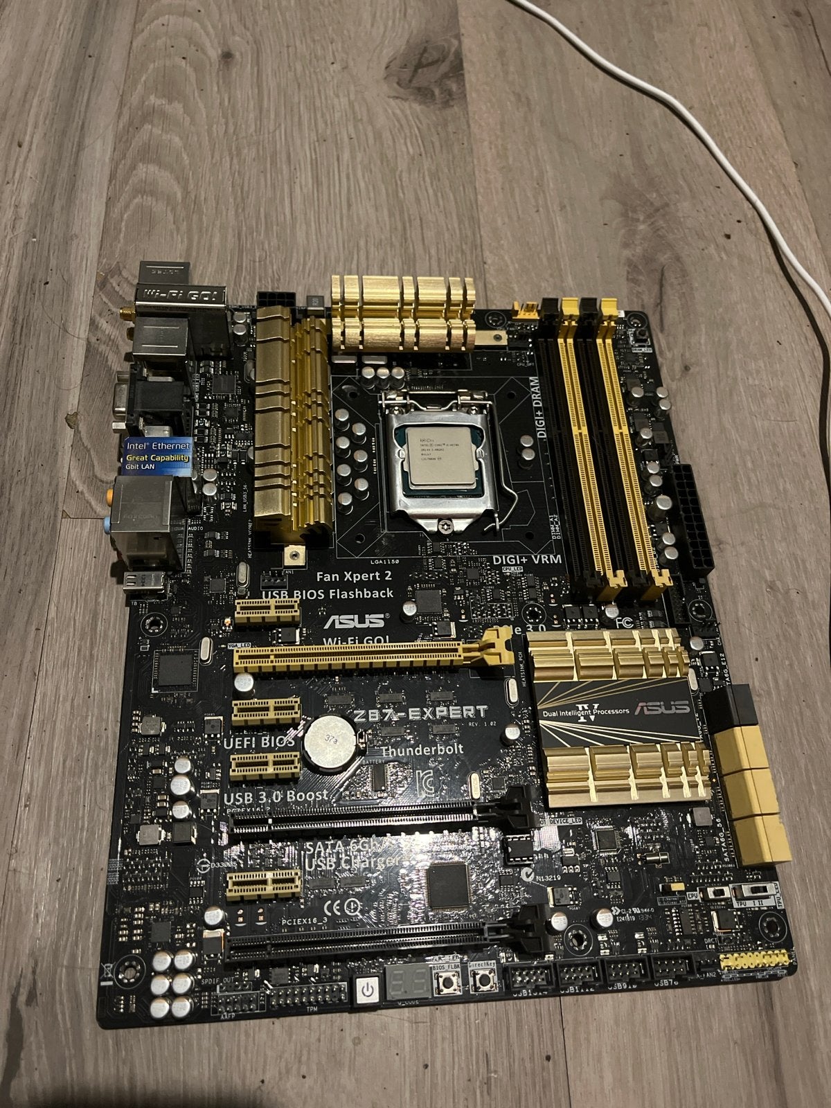ASUS Z87-EXPERT WIFI GO Moederbord - Topkwaliteit (intel i5), Computers en Software, Moederborden, Ophalen, Zo goed als nieuw