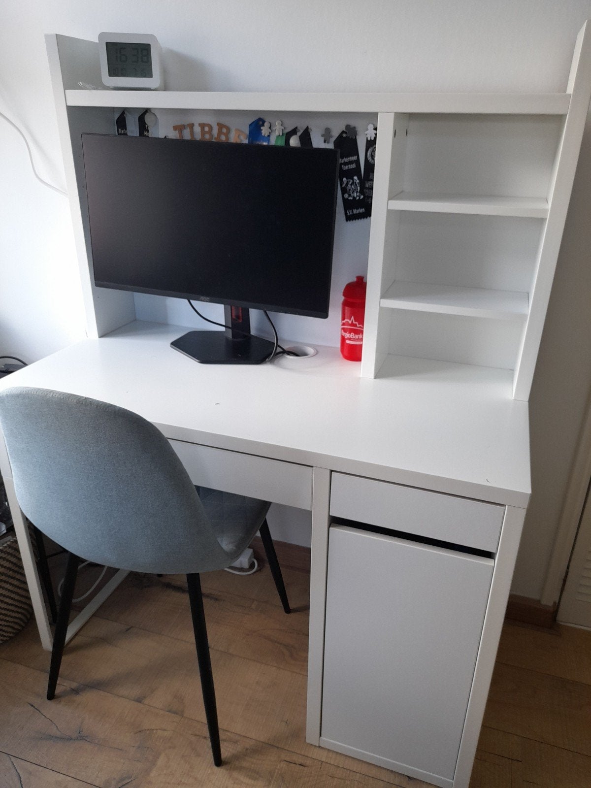 IKEA Micke Bureau met opzetstuk, lade en kastje, Huis en Inrichting, Ophalen, Gebruikt, Kabelgoot, Scandinavisch