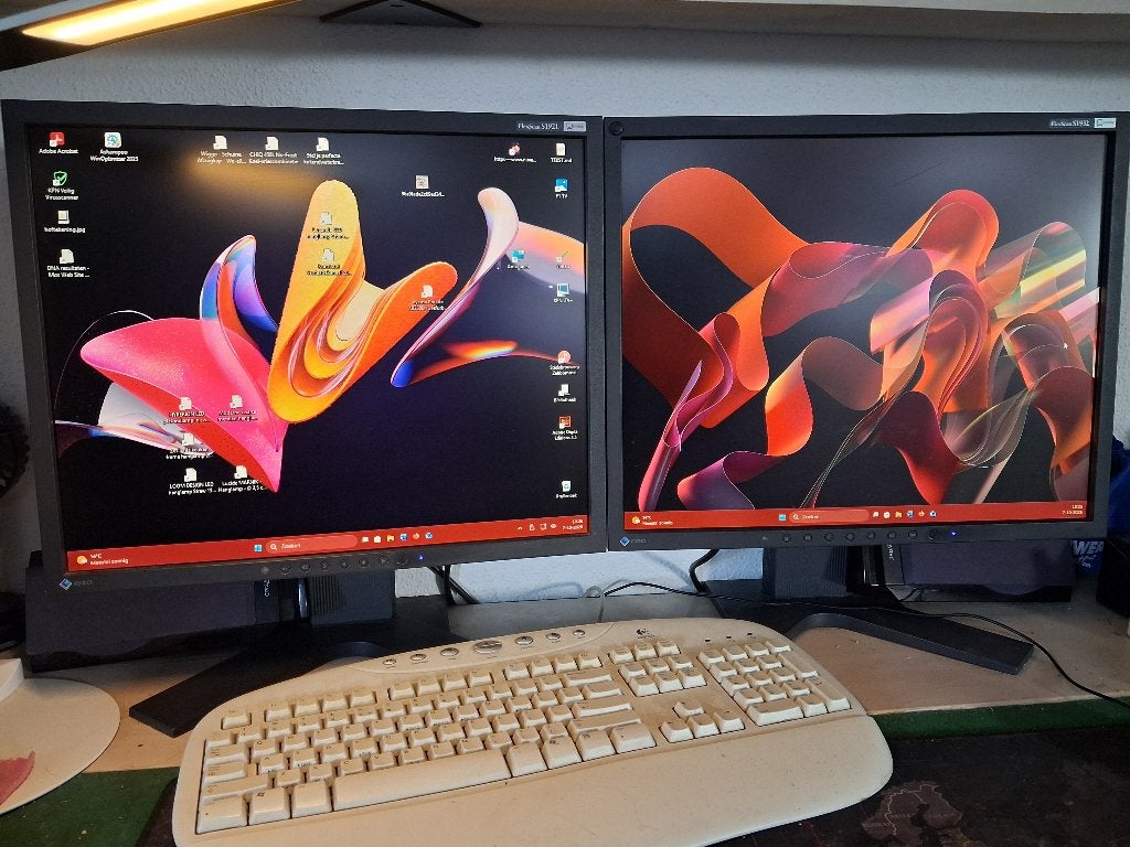 monitor 2x Eizo 19"', Computers en Software, Ophalen, Gebruikt, IPS, In hoogte verstelbaar