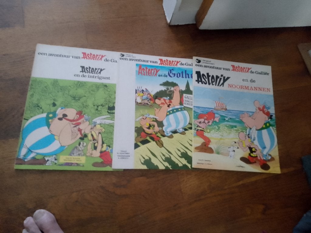 3 X ASTERIX  STRIPS INTRIGANT NOORMANNEN  GOTHEN, Boeken, Stripboeken, Meerdere stripboeken, Ophalen, Gelezen